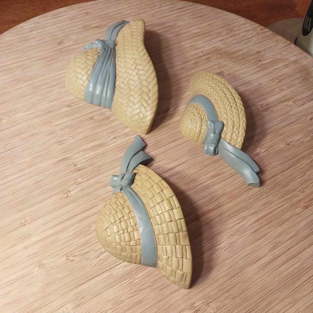 Wall Hanging Burwood 3 Pc. Straw Hats W/Blue Ribbon 1987 Country Cottage Decor - Picture 7 of 10